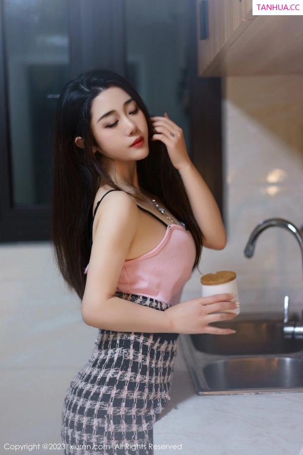   [XiuRen]高清写真图 2023.05.25 No.6799 严利娅Yuliya 丰腴美臀第3张图片